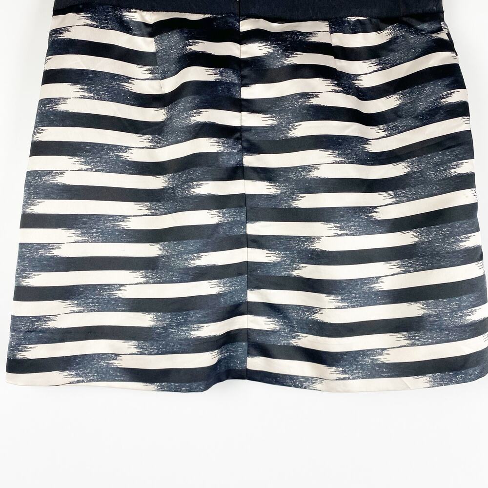Gap Satin Striped Mini Skirt Lined Pockets Gray Black Womens Size 2 - Picture 10 of 13